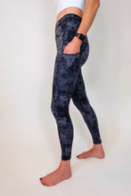 Load image into Gallery viewer, Canyon Carry-All Leggings
